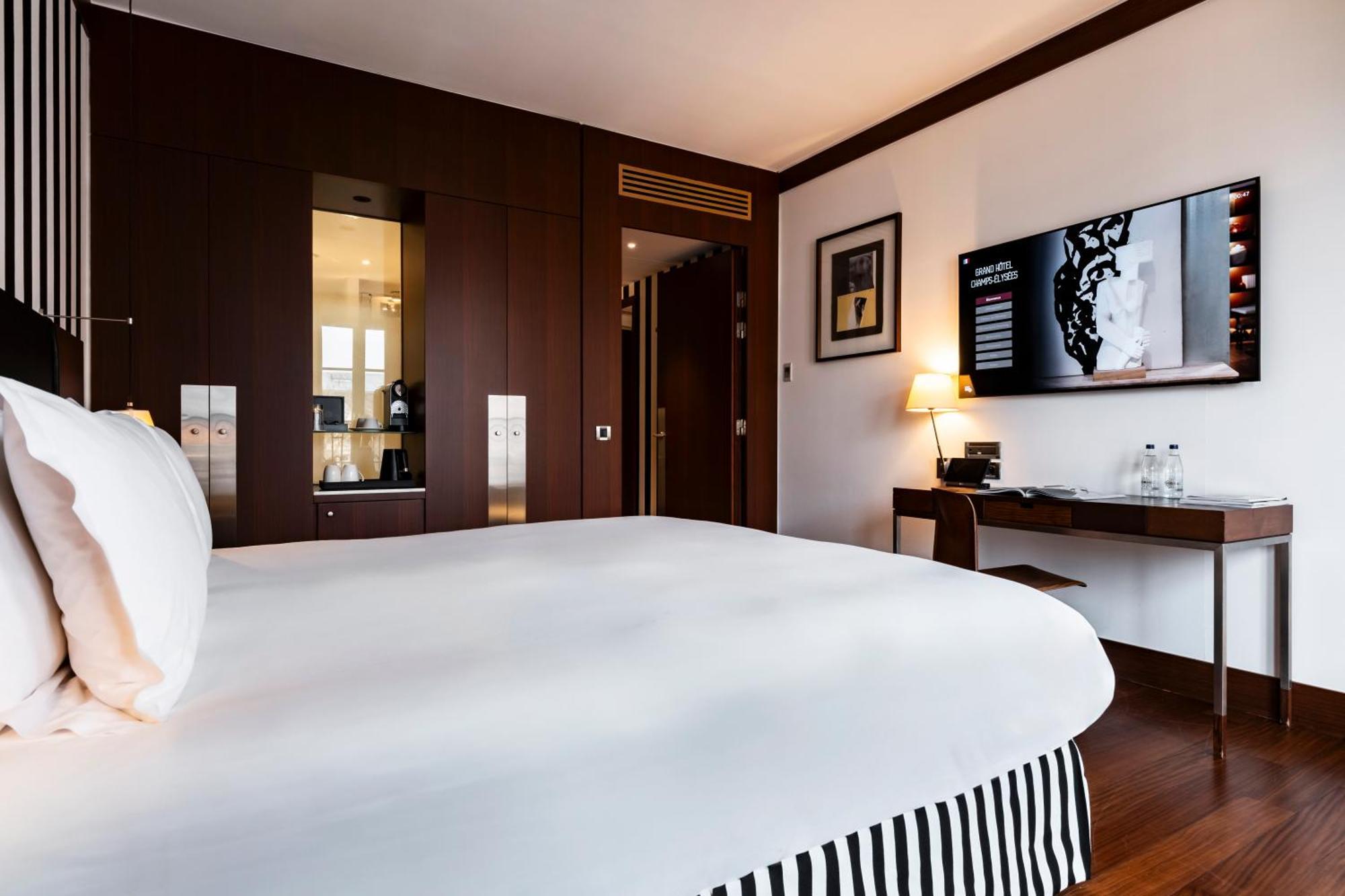Hotel Grand Champs-elysees 5*